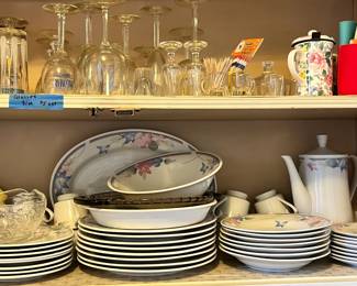 Gibson dishes; assorted glasses