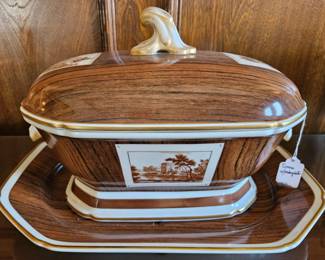 Tureen with underplate