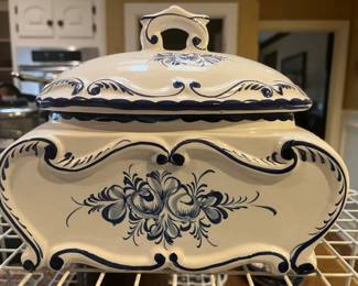 Hand painted in Portugal