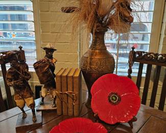 Love these hibiscus plates!