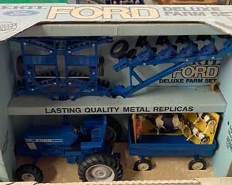 Ertl Ford Deluxe Farm Set in Box