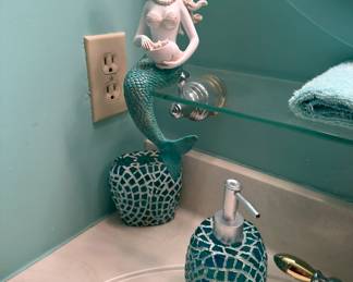 bathroom decor