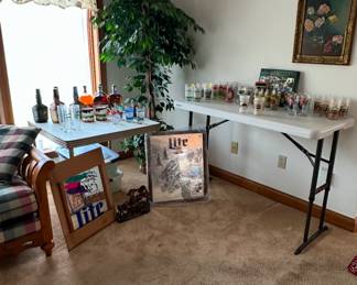 kentucky derby collectible glasses and bar mirrors collectors bottles