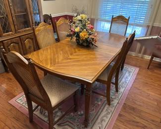 Dinning Room Table with Leafs and Chairs