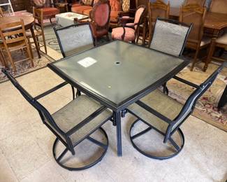 Patio Table 4 Swivel Chairs