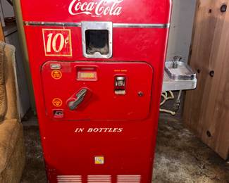 Vintage Coca Cola made by vmc 33
1954-1955