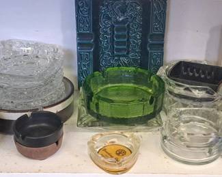 Large lot of vintage ashtrays