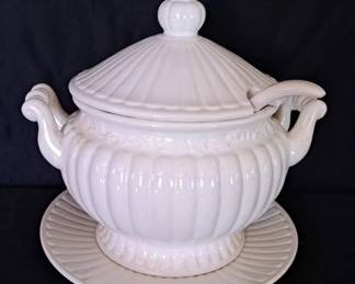 Vintage soup tureen, marked JAPAN