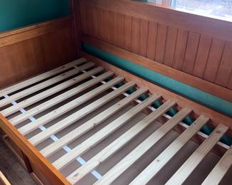 Wood twin daybed with trundle drawers