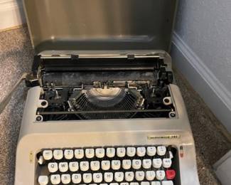 Underwood portable typewriter-vintage!