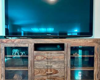 All the wood cabinets are the Urban Home Style & look as new