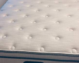 Beautyrest QUEEN Mattress 13.5 deep
Excellent 