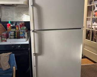 Refrigerator 