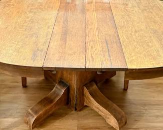 Antique Oak Pedestal Dining Table w/leaves