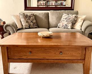 Oak Coffee Table w/Drawer