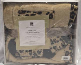 New Concierge Collection Soft Cozy Angel Wrap  Sock Set