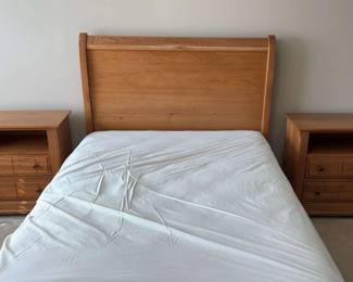 Oak Finish Queen Bedroom Set 