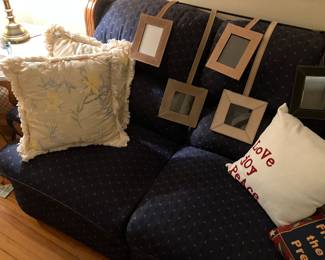 Wall hanging for pictures 