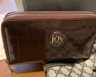 Joy, Mangano wallet