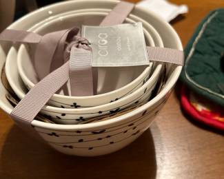 New set of mixing bowls 