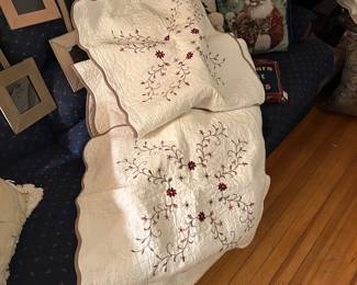 Beautiful queen bed Comforter with two matching pillow shams