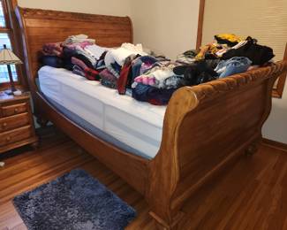 Queen sleigh bed