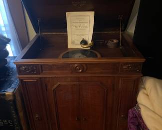 very nice Victrola