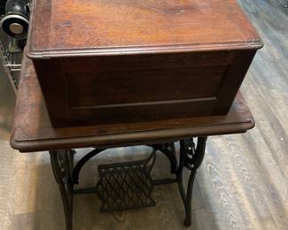 The singer manufacturing model, 317-6585