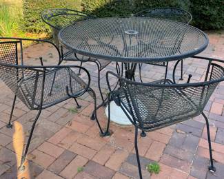 Round patio table & 4 chairs
