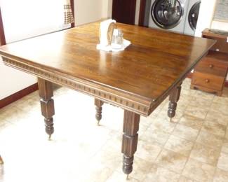 Robbins Furniture dining table with 6 leaves- 10 ft