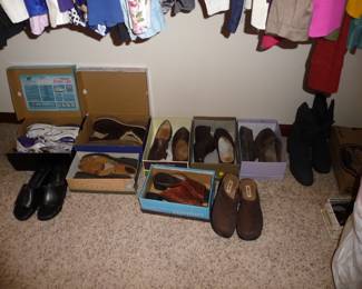 SHOES 
