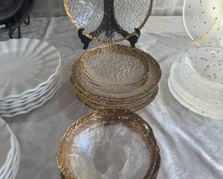 Cobbled Glass Gold Bordered Dinnerware (20pc)