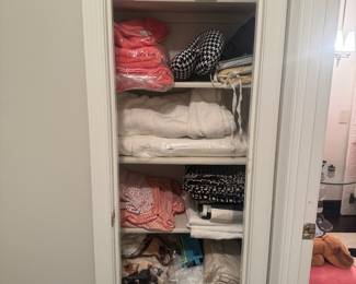 Collection of tablecloths, linens, & towels
