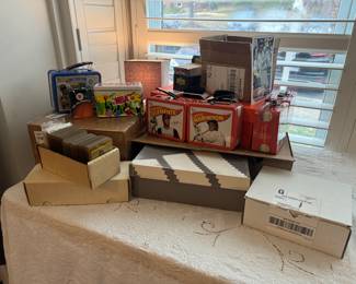 Large Collection of Vintage & New Football, Baseball & Basketball Cards 