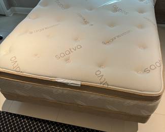Saatva Organic Cotton Pillow Top Queen Mattress with Box / Excellent Condition
