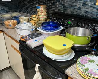 Vintage Pyrex and Kitchen Items