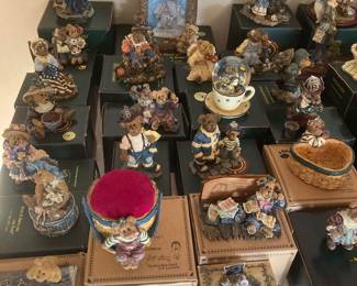 Huge collection of Boyd’s Bears figurines