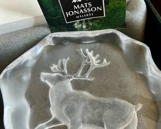 Mats Jonasson glass sculpture