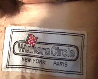 Fur cape (label)