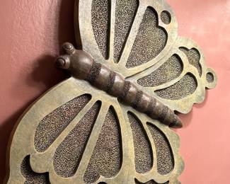 Great selection of decor including framed artwork, wall displays, lamps and mirrors. 