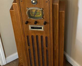 Vintage Thomas Museum Edition Collectors Floor Radio