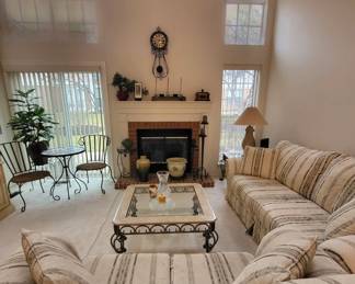 Please note we accept cash, Zelle & Venmo. Several bank ATMs close by. 
Please follow GPS until you get to subdivision where we will have signs directing you to home.