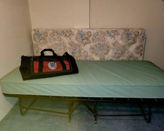 Twin folding bed with mattress