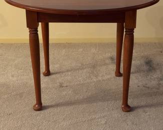 Tom Seely Dining Room Table with 2/Leafs