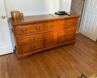 NICE OAK DRESSER