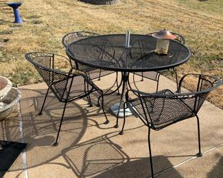 NICE PATIO SET