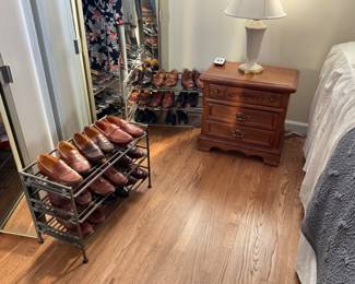 WONDERFUL MENS SHOES. SIZE. 8