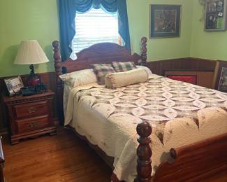 Gorgeous queen cannonball bed