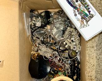 Good selection of jewelry, including some 14k gold necklaces, etc