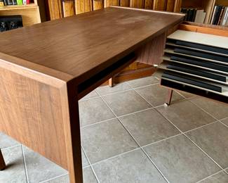 JENS RISOM DESIGN - MID CENTURY